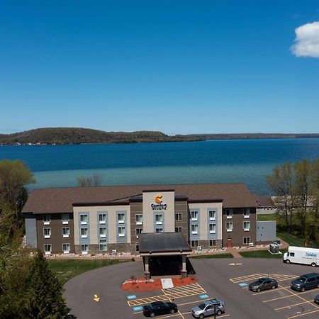 Comfort Inn & Suites Munising-Lakefront Dış mekan fotoğraf